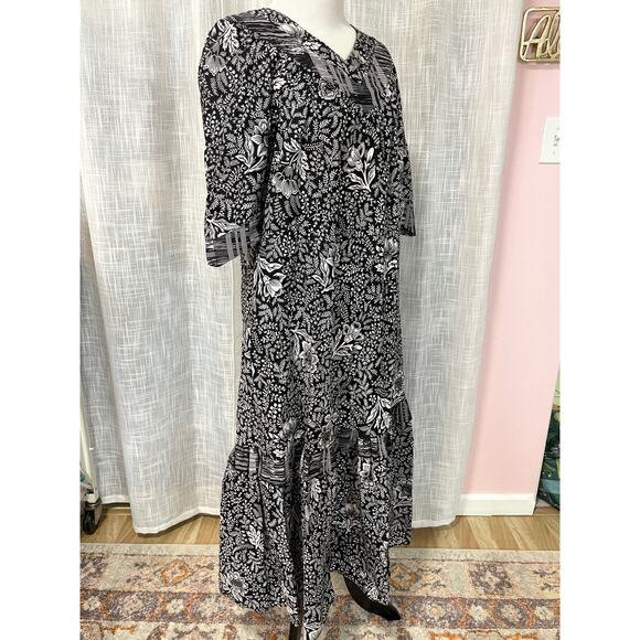 Vintage Mako Hawaii Womens Hawaiian Muumuu Dress 7/8 Black White Floral Ruffle - Picture 2 of 15